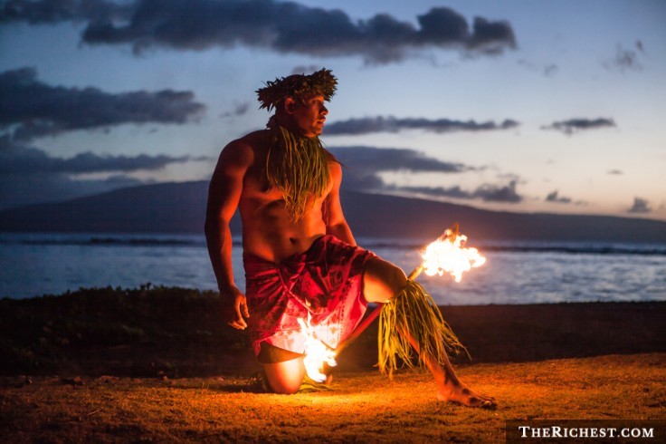 Tại Samoa, chồng quên sinh nhật vợ là một điều phạm pháp. Do đó, để nhớ ngày sinh nhật vợ, một số người chồng ở Samoa đã xăm ngày sinh của vợ lên cánh tay hoặc lòng bàn tay để không quên ngày đặc biệt đó. Đây là một trong những  luật lệ quái đản ở các nước trên thế giới.